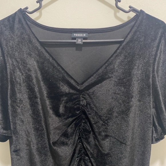 Torrid Stretch Velvet Black Shirred-Front Flutter Sleeve Top Size 00 - Picture 5 of 7